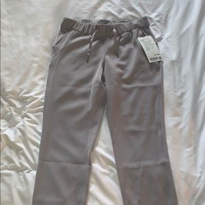 Lululemon On the Fly Woven Size 6 NWT